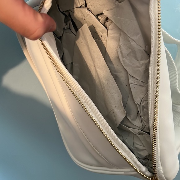 NWT Forever 21 White Fanny Pack - Picture 4 of 4